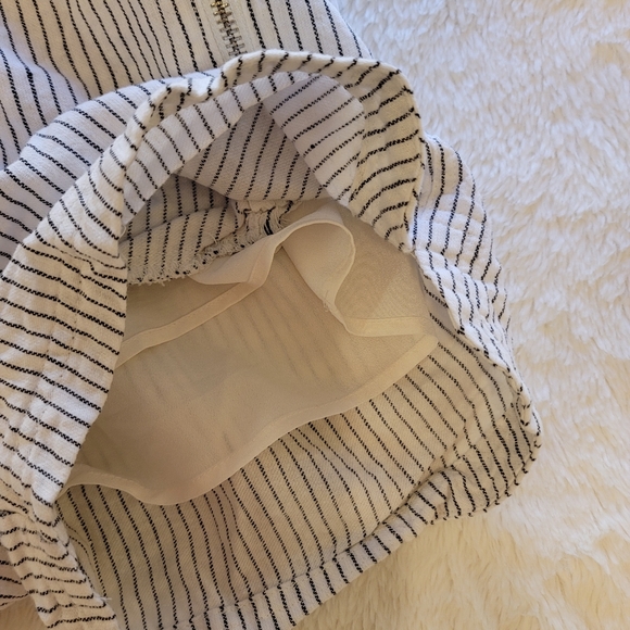 Forever 21 stripped white shorts - Picture 6 of 6